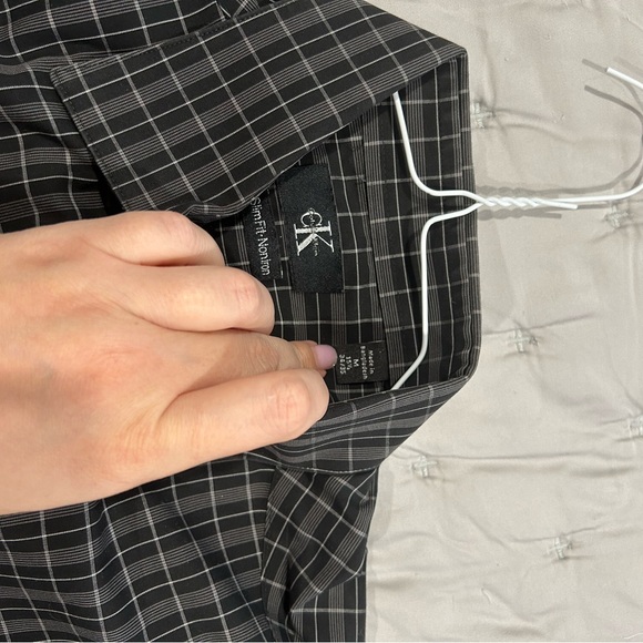 Calvin Klein Slim Fit Grid Plaid Button-Down Shirt | Size M | NWOT - Picture 2 of 4